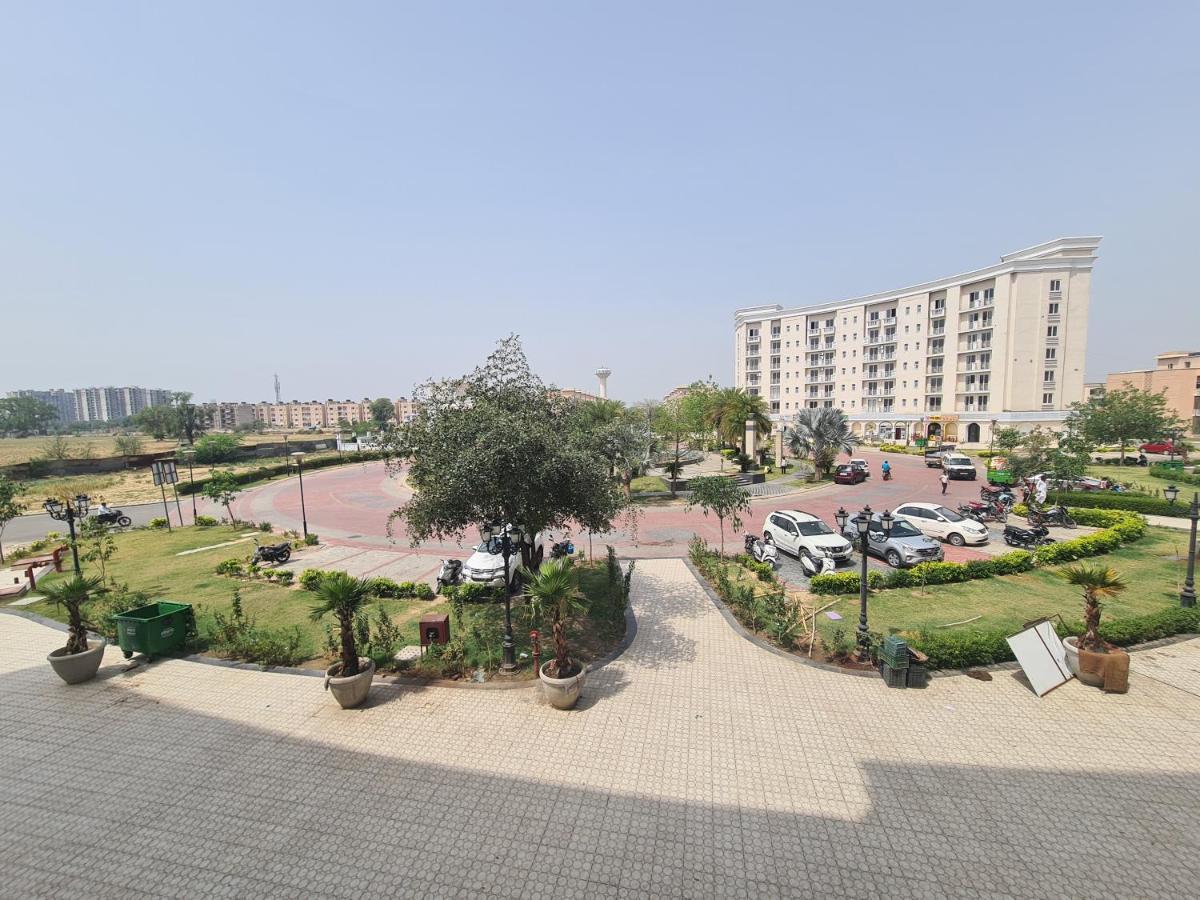 Lord Krishna Palace Hotel Vrindāvan Esterno foto